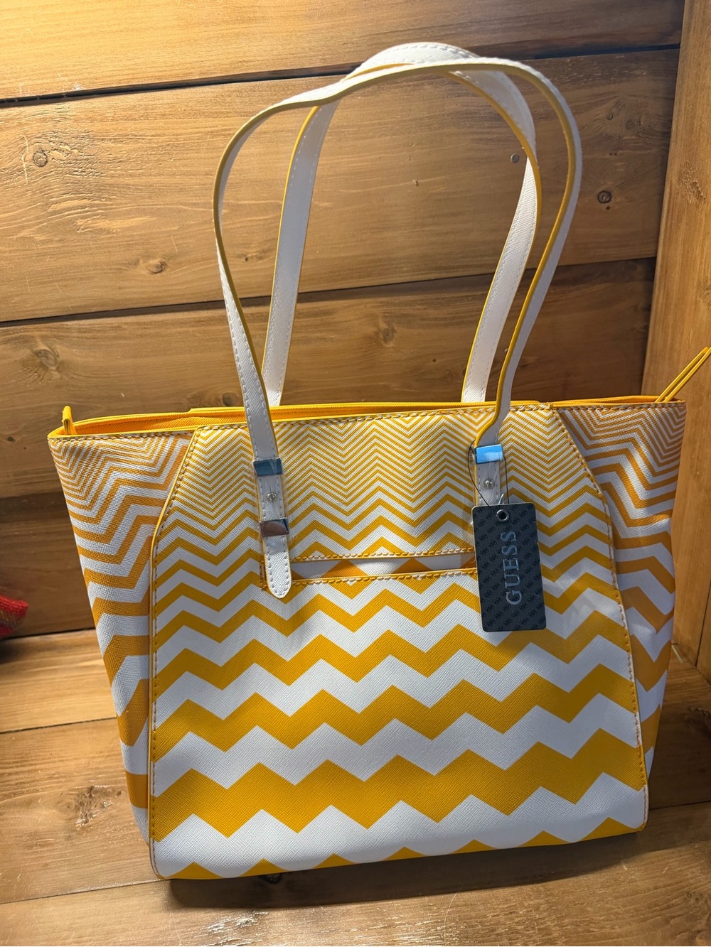 GUESS BNWT Yellow and White Chevron Tote with White Straps Bag Purse - Picture 2 of 13